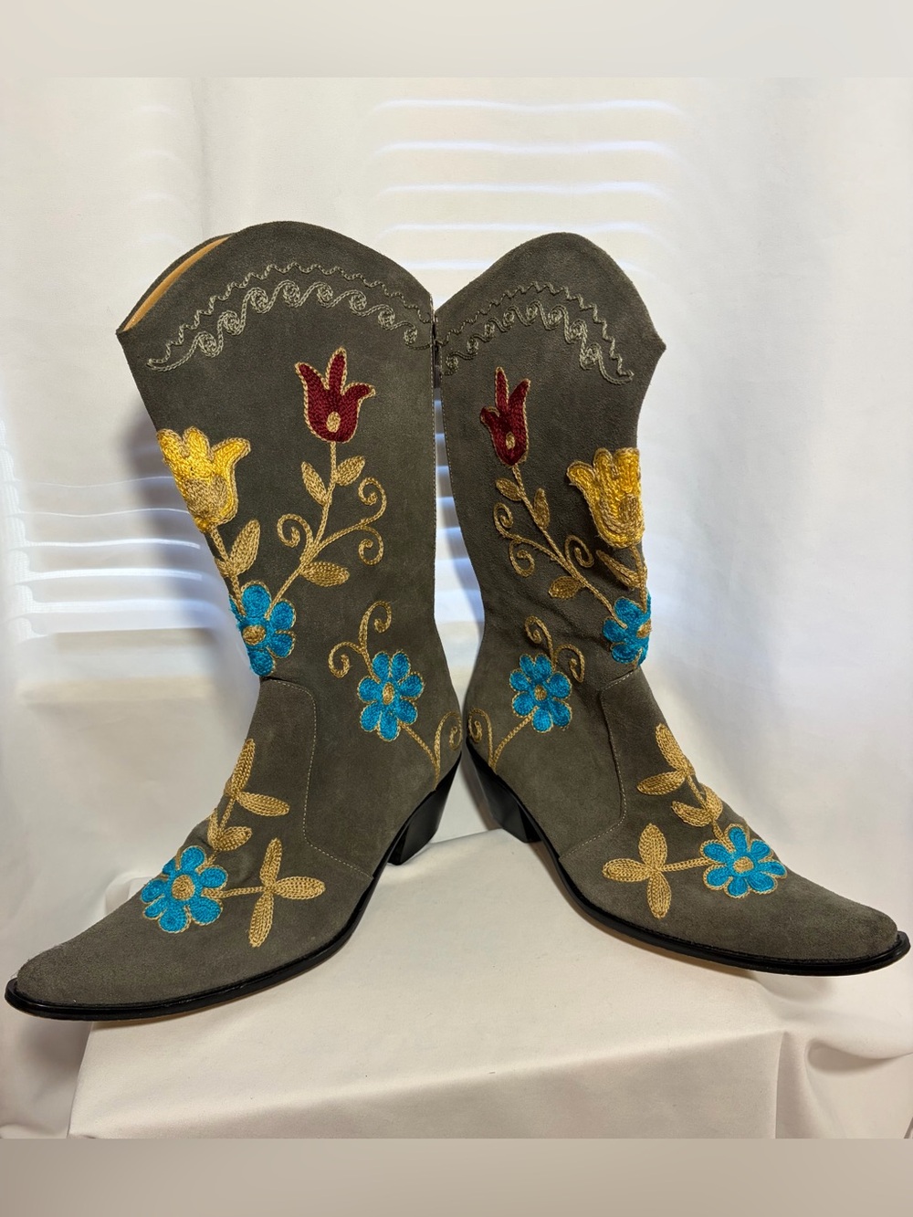 ZEYZANI Grey Suede Embroidered Floral Cowboy Boots size 40/9.5